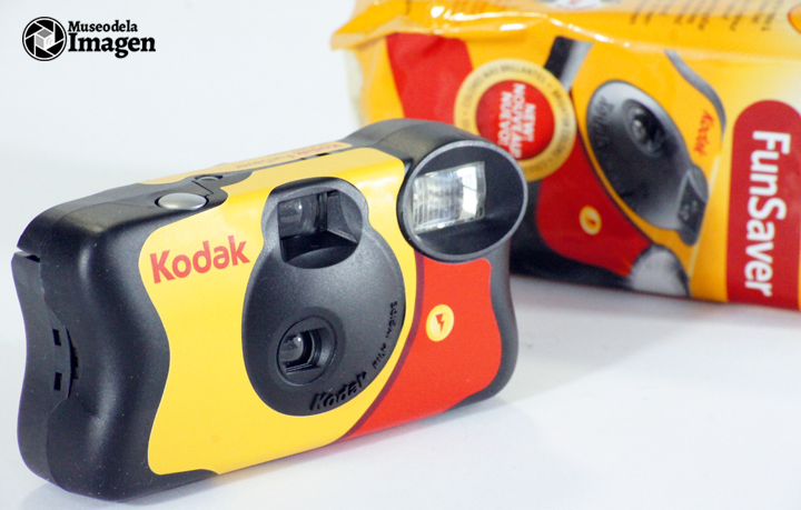Kodak Cámara de un solo uso, desechable, con flash. Funsaver. Para